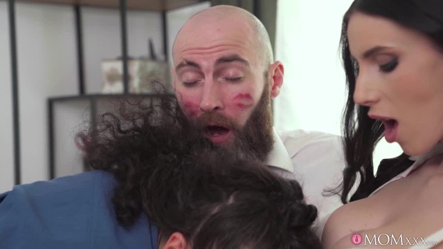 Интимные офисные будни проходят так