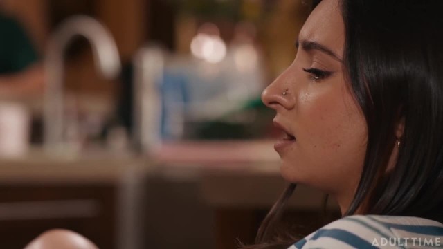 Хорошо всё же с сестричкой готовить уроки